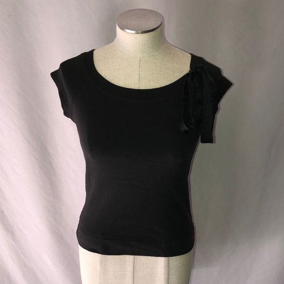 Express Tops - Black round neck T with ribbon bow